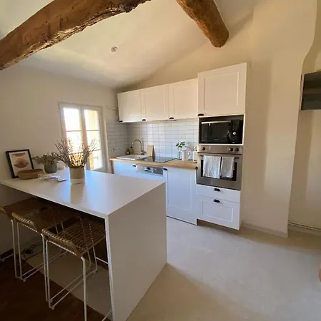 With Mediterranean Charm In The Heart Of The Provencal Market Апартаменты *
