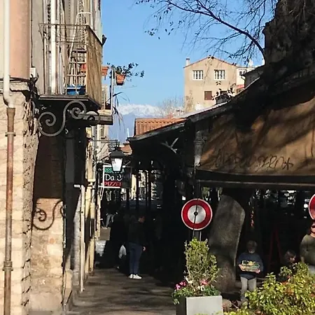 With Mediterranean Charm In The Heart Of The Provencal Market Апартаменти *