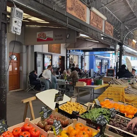 With Mediterranean Charm In The Heart Of The Provencal Market Антіб