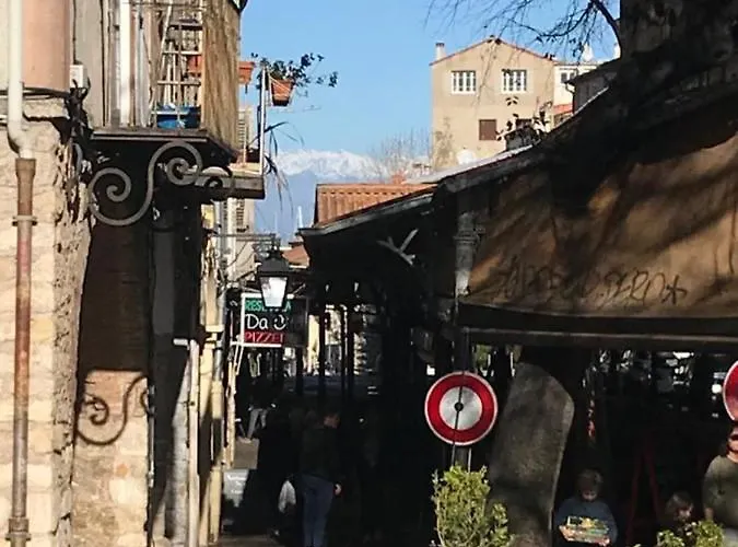 With Mediterranean Charm In The Heart Of The Provencal Market Apartman *