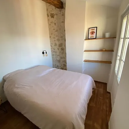 Daire With Mediterranean Charm In The Heart Of The Provencal Market *