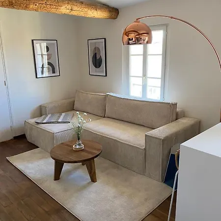 Daire With Mediterranean Charm In The Heart Of The Provencal Market Antibes