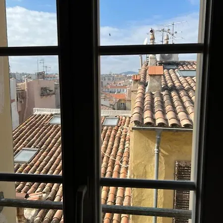 With Mediterranean Charm In The Heart Of The Provencal Market Appartement