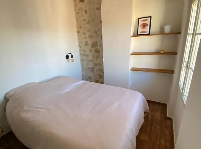 Apartment With Mediterranean Charm In The Heart Of The Provencal Market *