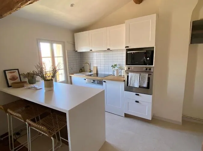 With Mediterranean Charm In The Heart Of The Provencal Market Διαμέρισμα *