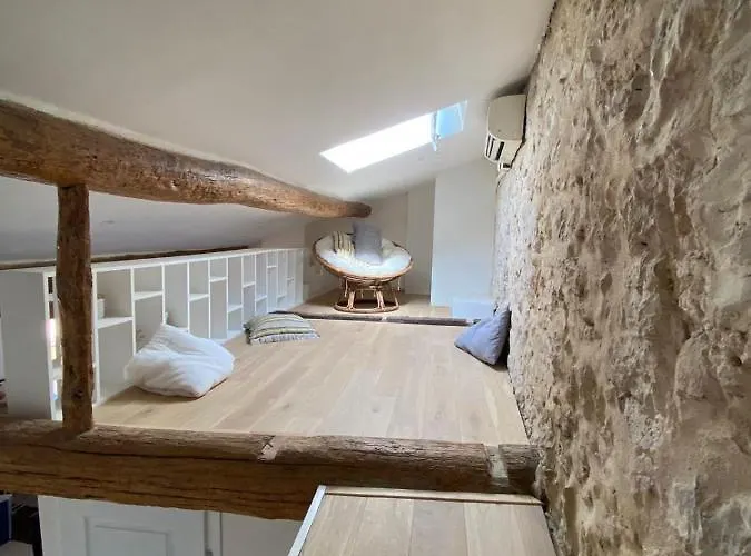 Apartment With Mediterranean Charm In The Heart Of The Provencal Market