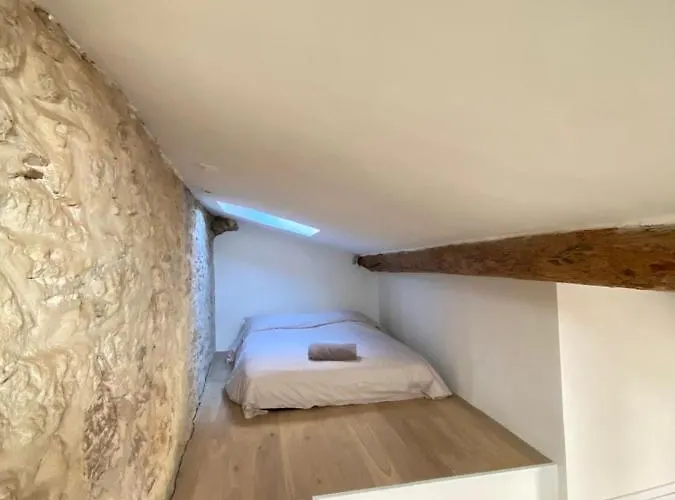 With Mediterranean Charm In The Heart Of The Provencal Market * Antibes