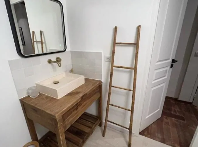 Apartment With Mediterranean Charm In The Heart Of The Provencal Market Antibes